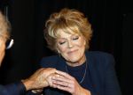 Amsterdam 26 oktober 2025
Boekpresentatie boek over 80 jaar het DeLaMar theater . Simone Kleinsma kreg uit handen van Janine v d Ende en Joop v d Ende het eerste exemplaar.