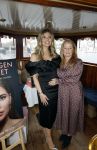 Amsterdam 18 november 2025
Boekpresentatie Stephanie Tency op een mooie salonboot. Stephanie Tency met moeder