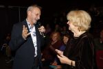 Laren 20 november 2025
Tineke de Nooij krijgt uit handen van Johan Vlemmix een oeuvre award in Rosa Spierhuis.