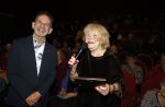 Laren 20 november 2025
Tineke de Nooij krijgt uit handen van Johan Vlemmix een oeuvre award in Rosa Spierhuis.