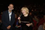 Laren 20 november 2025
Tineke de Nooij krijgt uit handen van Johan Vlemmix een oeuvre award in Rosa Spierhuis.