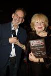 Laren 20 november 2025
Tineke de Nooij krijgt uit handen van Johan Vlemmix een oeuvre award in Rosa Spierhuis.
