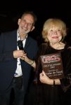 Laren 20 november 2025
Tineke de Nooij krijgt uit handen van Johan Vlemmix een oeuvre award in Rosa Spierhuis.