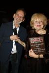 Laren 20 november 2025
Tineke de Nooij krijgt uit handen van Johan Vlemmix een oeuvre award in Rosa Spierhuis.