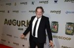 Amsterdam 4 november 2025
Premiere Augurk aan zee in Tuschinski met de cast die bestaat uit oa Monic Hendrickx Martin v Waardenberg Olga Zuiderhoek Jelka v Houten Frank Lammers Peter v d Begin en Tibor Lukacs. Robert v Hemert heeft de titelsong geschreven . Victor Low met zoon (l)