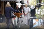 Amsterdam 13 oktober 2025
Viktor Horsting met nieuwe liefde en hondje hand in hand op straat in Amsterdam zuid.