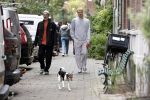 Amsterdam 13 oktober 2025
Viktor Horsting met nieuwe liefde en hondje hand in hand op straat in Amsterdam zuid.