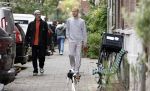 Amsterdam 13 oktober 2025
Viktor Horsting met nieuwe liefde en hondje hand in hand op straat in Amsterdam zuid.