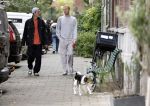 Amsterdam 13 oktober 2025
Viktor Horsting met nieuwe liefde en hondje hand in hand op straat in Amsterdam zuid.