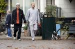 Amsterdam 13 oktober 2025
Viktor Horsting met nieuwe liefde en hondje hand in hand op straat in Amsterdam zuid.