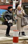 Amsterdam 30 oktober 2025
Oud politicus Winnie Sorgdrager met krukken staat op de tram te wachten met Odette v Thijn ( Vrouw oud burgemeester Ed v Thijn.)