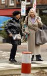 Amsterdam 30 oktober 2025
Oud politicus Winnie Sorgdrager met krukken staat op de tram te wachten met Odette v Thijn ( Vrouw oud burgemeester Ed v Thijn.)