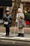 Amsterdam 30 oktober 2025
Oud politicus Winnie Sorgdrager met krukken staat op de tram te wachten met Odette v Thijn ( Vrouw oud burgemeester Ed v Thijn.)