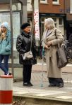 Amsterdam 30 oktober 2025
Oud politicus Winnie Sorgdrager met krukken staat op de tram te wachten met Odette v Thijn ( Vrouw oud burgemeester Ed v Thijn.)