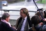 Amsterdam 2 december 1999
Rechtzaak FRITS BOM tegen RTL
Bert v d Veer in gesprek met Willibord Frequin