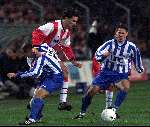 Eindhoven, 18 december 1999
Kompetitie PSV-SC Heerenveen, eindstand 0-1
Ruud v Nistelrooy in duel met Dorin Mitrita