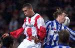 Eindhoven, 18 december 1999
Kompetitie PSV-SC Heerenveen, eindstand 0-1
Wilfred Bouma in kopbal duel met Tieme Klompe
Mooie aktie