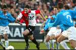 ROTTERDAM 16 DECEMBER 2001
Feyenoord-PSV 0-0
Jan Heintze, Brett Emerton en Gakhokidze