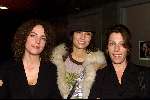 Amsterdam 3 december 2001
Premiere Minoes in Pathe Arena.
 Famke Janssen met zussen