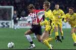 Eindhoven 21 december 2000
PSV-Fortuna
Kezman in duel met Robert Roest.
