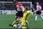 Eindhoven 21 december 2000
PSV-Fortuna
Kezman in duel met Robert Roest