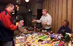 Valkenswaard, 16 december 2000
Ruilbeurs en koopbeurs voor Voetbalartikelen zoals stickers, plaatjes, boeken speldjes etc etc.
Voetbalbeurs