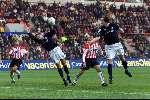 Eindhoven, 9 december 2001
Kompetitie Seizoen 2001/2001
PSV - FC Twente, eindstand 1-0
Spira Grujic en Jan Venngeoor of Hesslink en Patrick Pothuizen aanval van PSV op het doel van FC Twente
