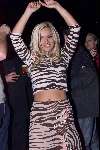 Amstelveen, 30 november 2000
Uitreiking kalender door Gerard Joling van TATJANA
dansend en met piercing