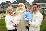 Fijnaart 14 december 2002
Frans Bauer met Christian Mariska en Jan bij kerstman.