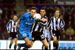 EINDHOVEN 6 december 2001
PSV -PAOK Saloniki 4-1
Gakhokidze in duel met Nastos