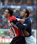 Eindhoven, 9 december 2001
Kompetitie Seizoen 2001/2001
PSV - FC Twente, eindstand 1-0
Spira Grujic en Jan Venngeoor of Hesslink