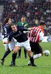 Eindhoven, 9 december 2001
Kompetitie Seizoen 2001/2001
PSV - FC Twente, eindstand 1-0
Spira Grujic, Jan Venngeoor of Hesslink  en Patrick Pothuizen