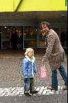 Alkmaar 5 december 2002
Marco Borsato en Luca en Mary op weg naar het ziekenhuis