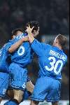 EINDHOVEN 6 DECEMBER 2001
PSV-PAOK SALONIKI 4-1
Mark v Bommel met Kasper bogelund