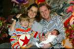 Amsterdam 1 december 2002
Pauline Huizinga met zoon Paul dochter Myrthe en Michiel Mol