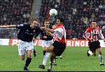 Eindhoven, 9 december 2001
Kompetitie Seizoen 2001/2001
PSV - FC Twente, eindstand 1-0
Ramzi in duel met Patrick Pothuizen