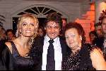 ROTTERDAM 7 december 2001
Rene Froger in AHOY
Rene Froger met zijn moeder Mien Froger en met Natasja Froger