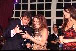 ROTTERDAM 10 december 2001
 Rene Froger in Ahoy
Rene Froger met de 2000000 ste bezoeker en Robine v d Meer