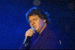 Amsterdam 18 decmber 2001
Opnames van de oudejaarsloterij van de Staatsloterij.
Rene Froger