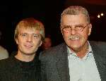 Den Bosch 2 december 2002
Premiere Tel uit je winst 
Robert Long met vriend