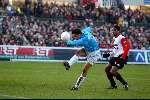 ROTTERDAM 16 DECEMBER 2001
Feyenoord-PSV 0-0
Jan Vennegoor of Hesselink  en Sprockel