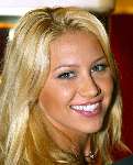 Amsterdam 10 december 2003
Miljonairsbeurs in de RAI Amsterdam. 
Anna Kournikova opent de beurs.