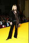 Amsterdam 10 december 2003
Veiling van jurken van Bekende Nederlandse vrouwen.   Annemiek Vermolen
