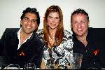 Amsterdam 19 december 2003
Orange Babies feest in Panama te Amsterdam.
Gordon  met Rodrigo Otazu en Estelle Gulli