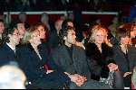 Hilversum 30 december 2003
Begrafenis Toni Boltini in circustent.Dochters Toni Boltini met zoon Ferenc