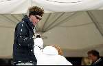 Lech 21 december 2003
Linda de Mol op Vakantie met haar kinderen 
Hier haar broer John de Mol die zijn vriendin helpt
Wintersport