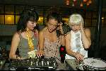 Amsterdam 19 december 2003
Orange Babies feest in Panama te Amsterdam.
Birgit Schuurman met Katja Schuurman en Ellen ten Damme als DJ\'s.