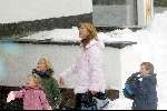 Lech 21 december 2003
Linda de Mol op Vakantie met haar kinderen 
Hier samen met haar dochter Noa de Mol en zoontje Julian de Mol
Wintersport