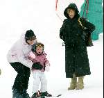 Lech 21 december 2003
Linda de Mol op Vakantie met haar kinderen 
Op de foto dochter Noa de Mol en haar moeder Mevr. de Mol