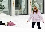Lech 21 december 2003
Linda de Mol op Vakantie met haar kinderen 
Op de foto dochter Noa de Mol